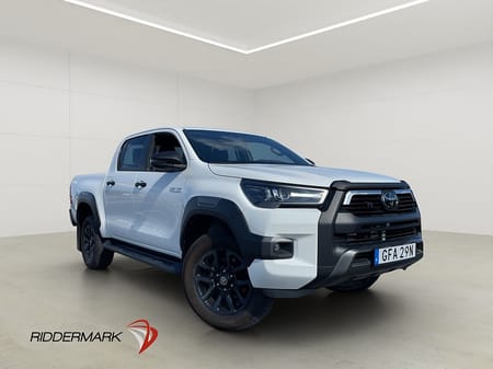 Toyota Hilux Dubbelhytt Invincible 2.8 4WD M/K-Värmare Drag Diff Moms