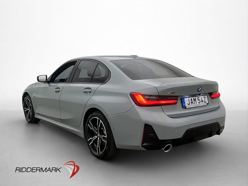 Bild 5 av BMW 330e xDrive Sedan M Sport Wide Kamera HiFi Ambient CarPlay GPS