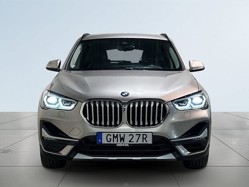 Bild 2 av BMW X1 xDrive20i Steptronic xLine Mvärm Psens GPS HuD SoV