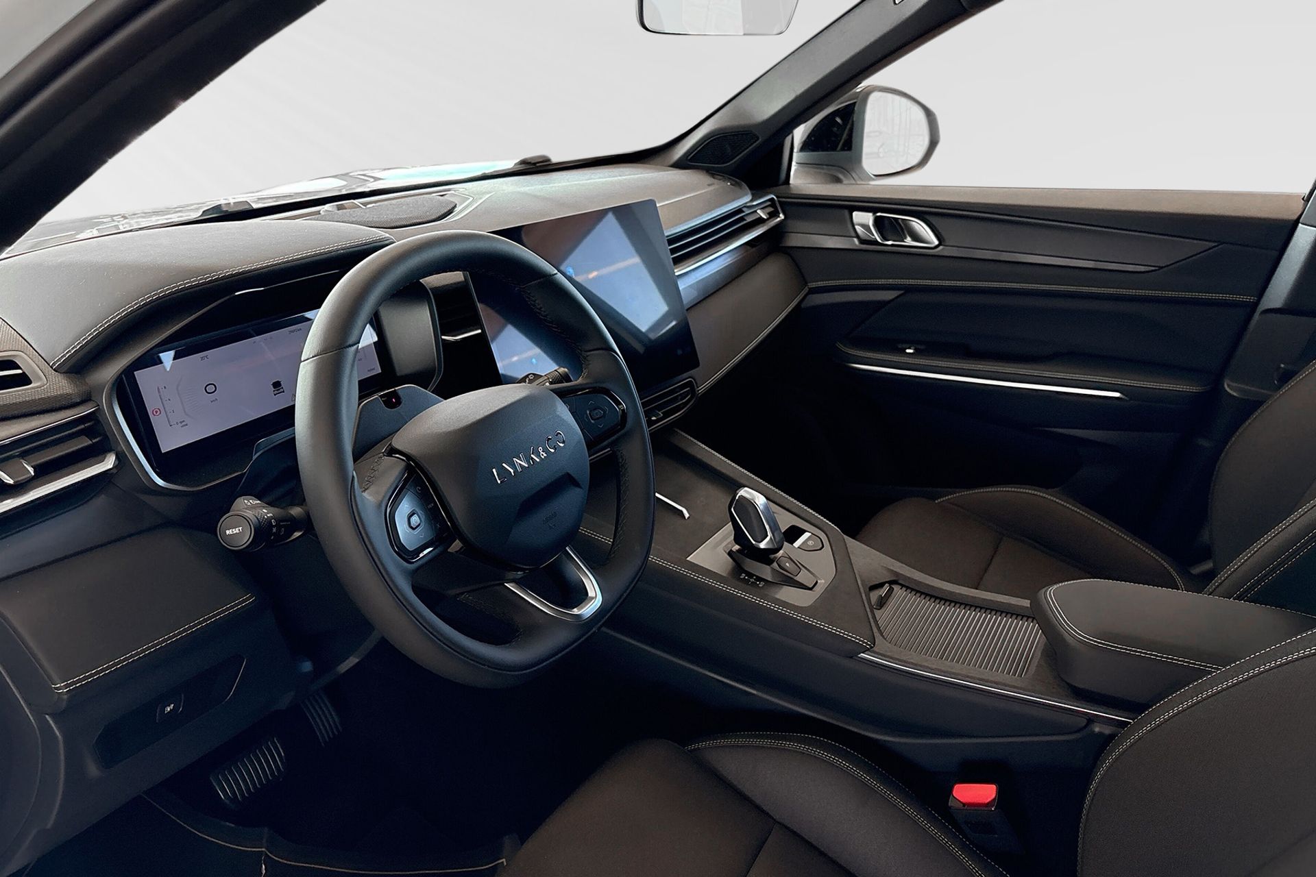 Lynk & Co 01 PHEV 2025, bild 6/10