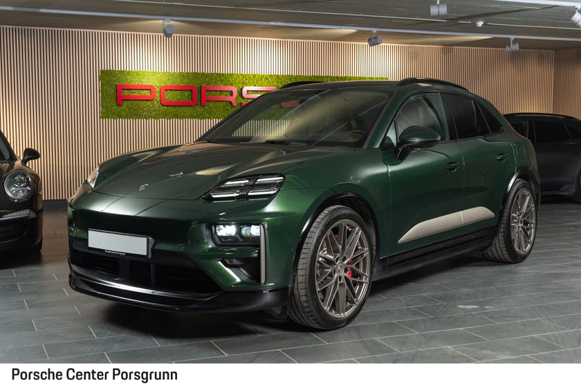 Bilde 1 av Porsche Macan Turbo Rear-axel/Panorama/22"/HUD/Passasjerskjerm/18-vei