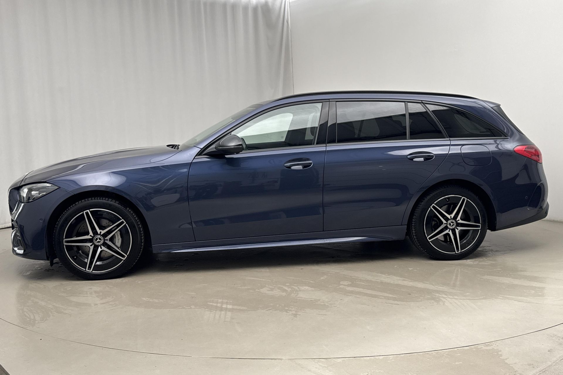 Mercedes-Benz C 300 T e 2023, bild 2/10
