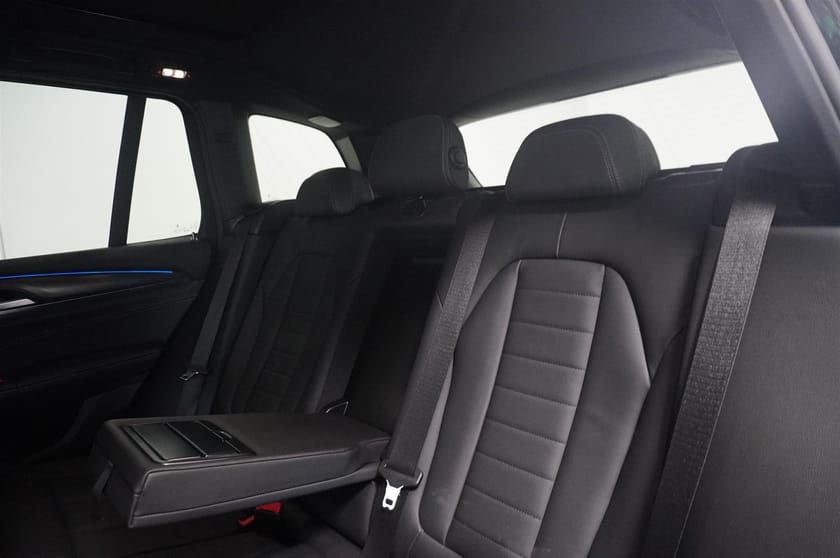 Bild 5 av BMW X3 xDrive30e xDrive 30e M Sport Pano Fartpilot HUD Adaptiva LED