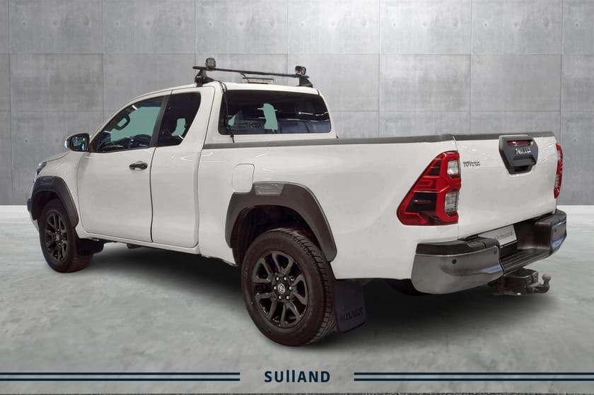 Bilde 3 av Toyota Hilux Extra Cab SR+ Invinsible X, 2.8 l, 204 hk, 3 500 kg, 1 tonn, lys