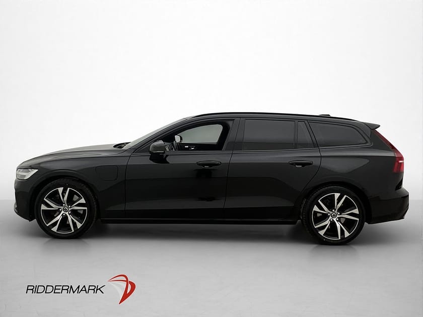 Bild 4 av Volvo V60 T8 AWD R-Design Pano Läder Värmare Orrefors Drag