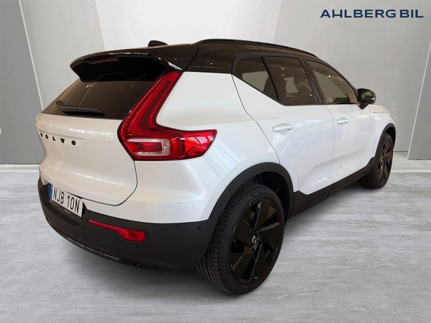 Bild 5 av Volvo EX40 Twin Motor Performance UltraBlackSE, Loungepaket, Dragkrok Halvautomatisk, Parkeringskamera 360, Panoramaglastak, Google Maps