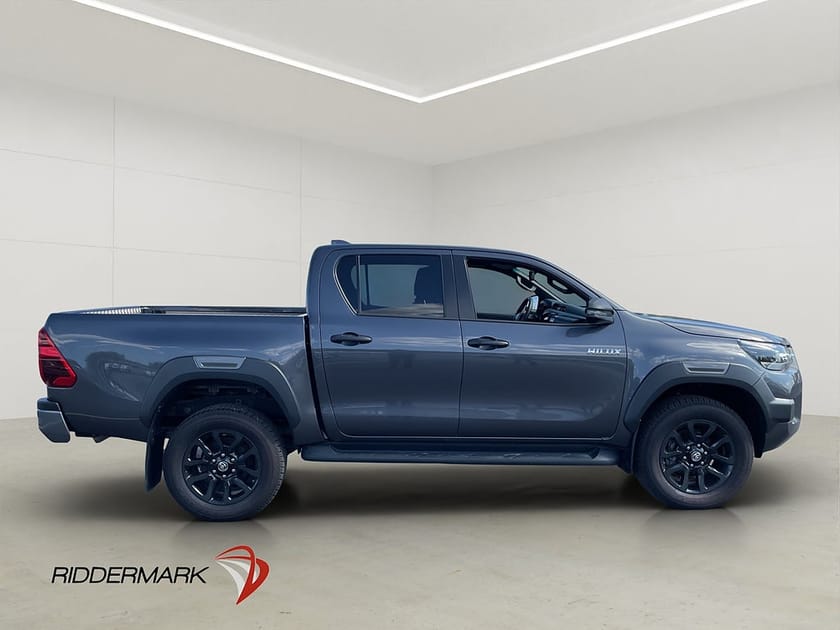 Bild 2 av Toyota Hilux Dubbelhytt Invincible 2.8 MHEV 4WD FACELIFT Drag Diff Moms
