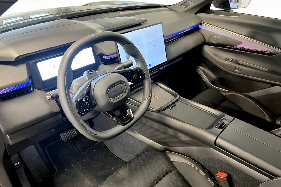 Lynk & Co 08 PHEV