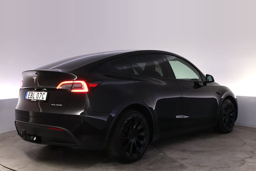 Bild 5 av Tesla Model Y Long Range AWD Autopilot Pano Drag