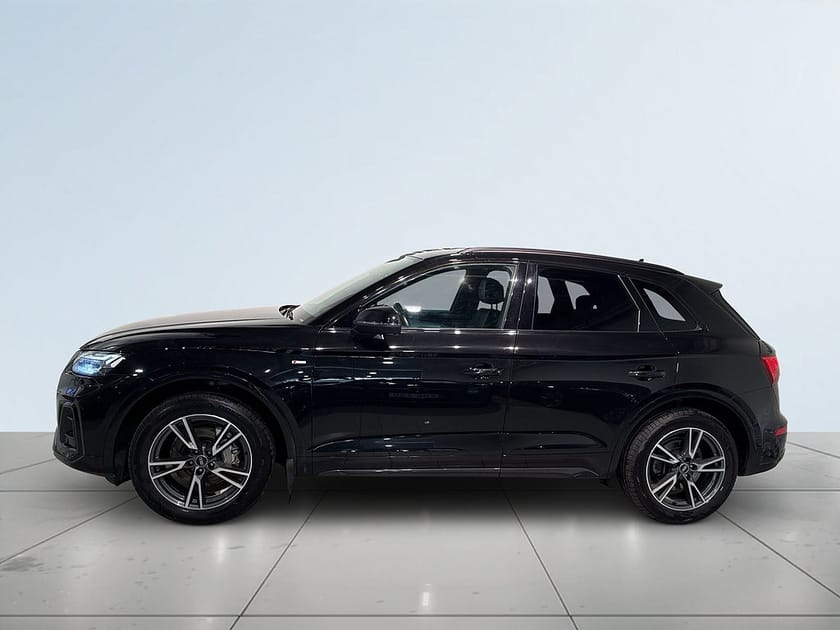 Bild 4 av Audi Q5 40 TDI quattro Aut S line Sport Ed Drag Dvärm S/V-hjul