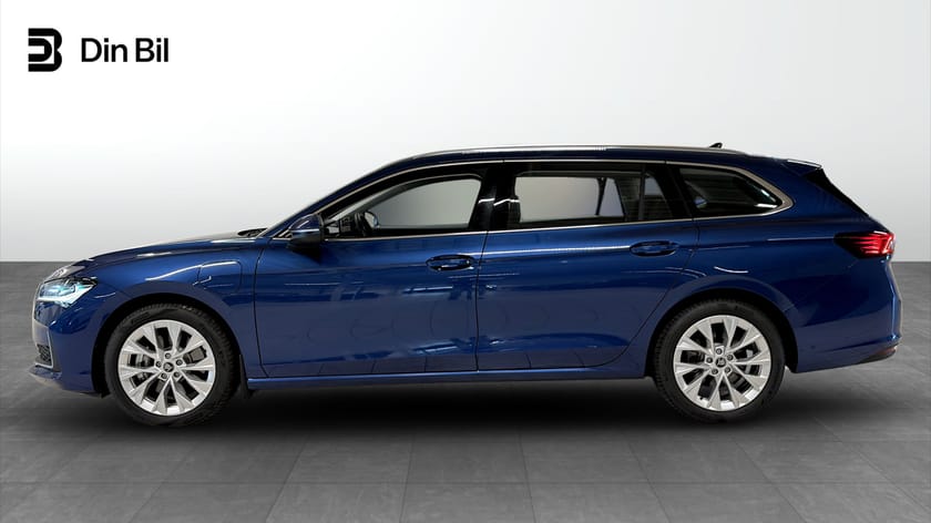 Bild 2 av Škoda Superb iV Kombi Laddhybrid 204hk 130 Edition Drag B-Kamera