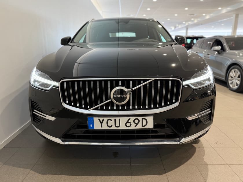 Bild 2 av Volvo XC60 Recharge T6 Core Edition / Panoramatak / Dragkrok / 10 000kr tillbehör /