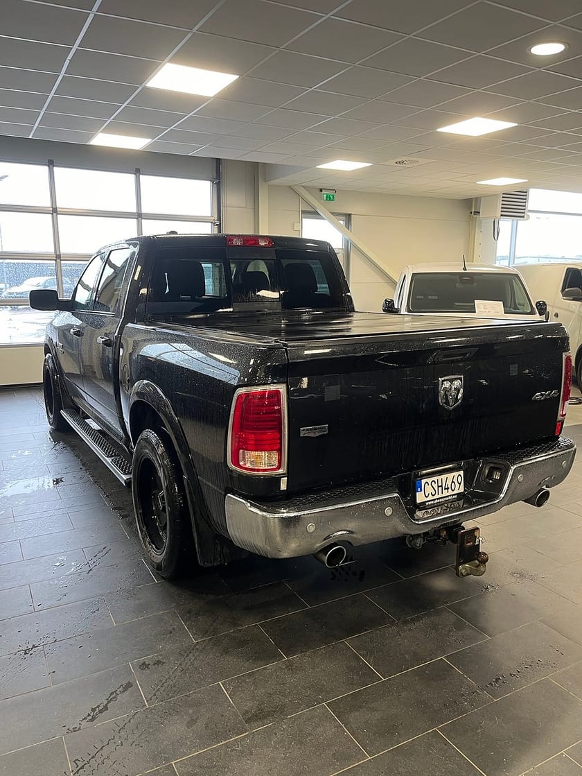 Bild 4 av RAM 1500 Crew Cab Laramie 5.7 V8 HEMI AWD / Drag / Flaklock
