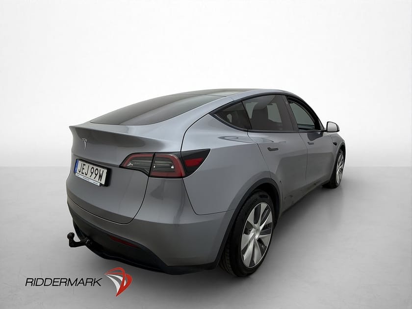 Bild 5 av Tesla Model Y Standard Range RWD Pano Drag Autopilot Svensksåld
