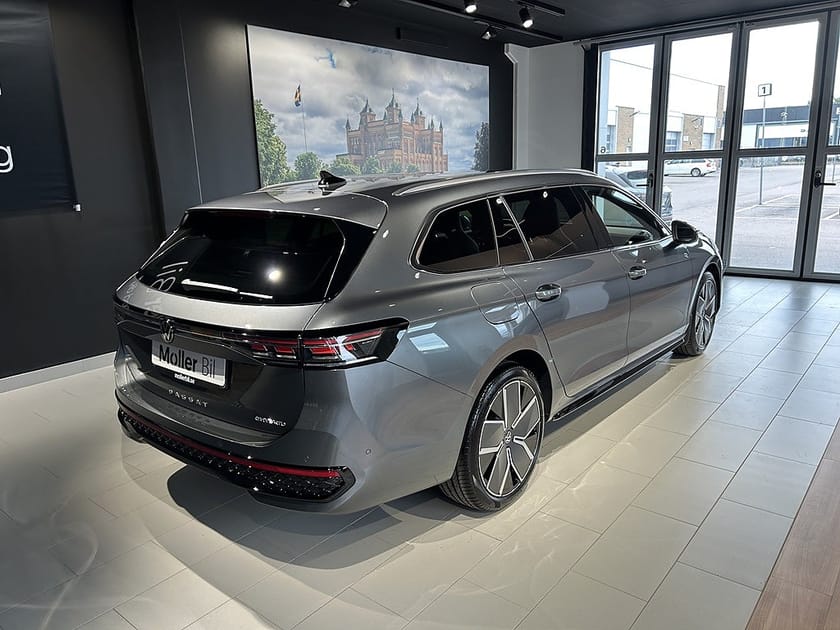 Bild 3 av Volkswagen Passat Variant eHybrid 272 DSG6 R-LINE
