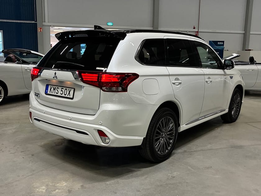 Bild 3 av Mitsubishi Outlander PHEV CVT S-Edition | Skinn | 360 | Drag | Pano