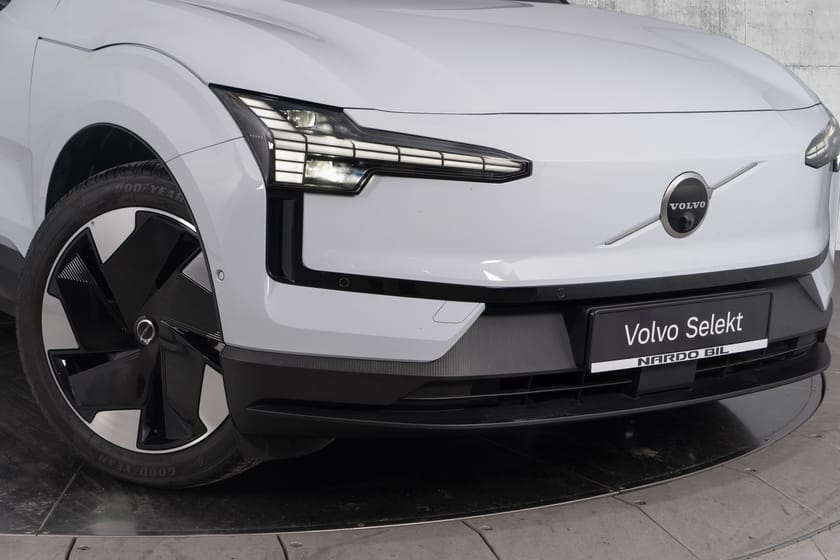 Bilde 2 av Volvo EX30 Twin Motor Performance 428 hk Ultra. Harman Kardon/Soltak/360 kam/Aktive LED