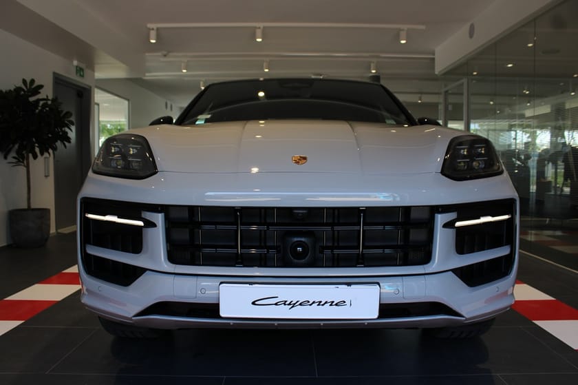 Bild 3 av Porsche Cayenne E-Hybrid Coupé Black Edition