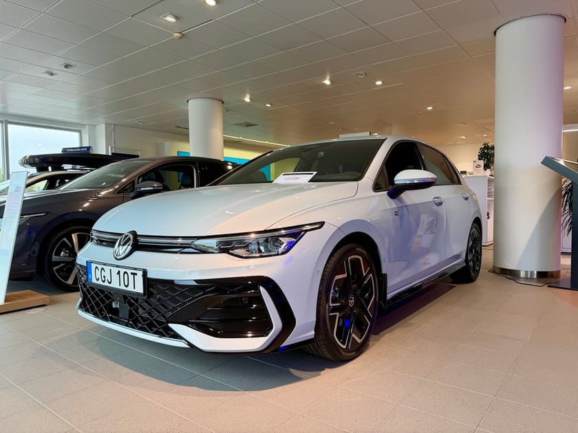 Bild 1 av Volkswagen Golf R-Line 1.5 eTSI (150hk) Aut Värmare Drag