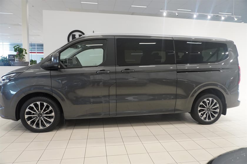 Bild 3 av Ford Tourneo Custom 340 Plug-in Hybrid 2025 Titanium X,2.5l PHEV 227hk CVT