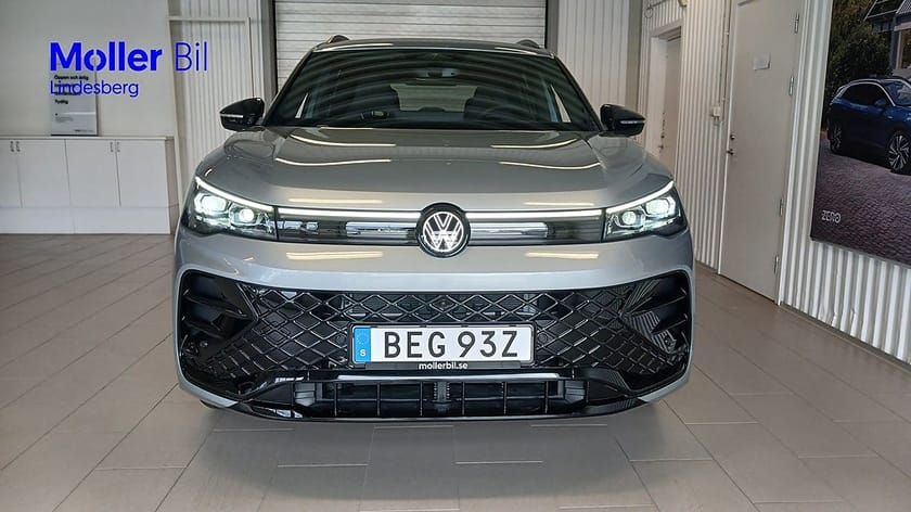 Bild 2 av Volkswagen Tiguan eHybrid R-LINE eHYBRID, 272 HK,DSG6,AREA VIEW