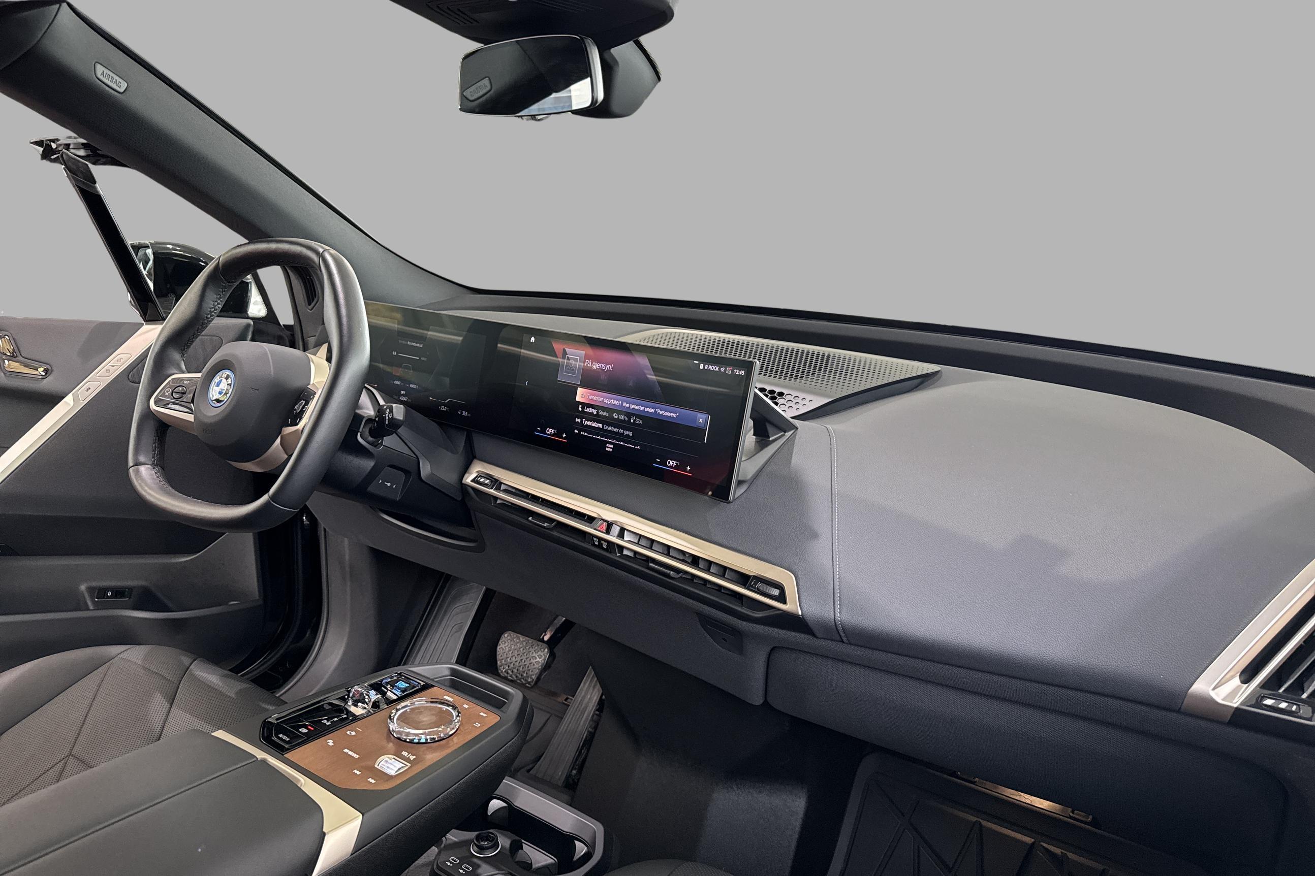 BMW iX xDrive40, 326hk, 2023