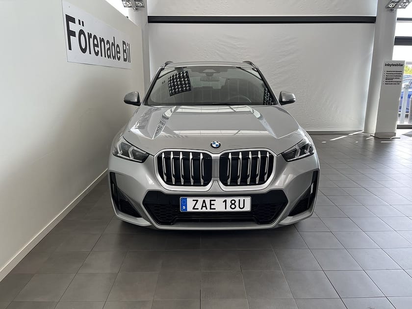 Bild 2 av BMW X1 sDrive18i M Sport Drag TonadeRutor Rattvärme ParkAssist
