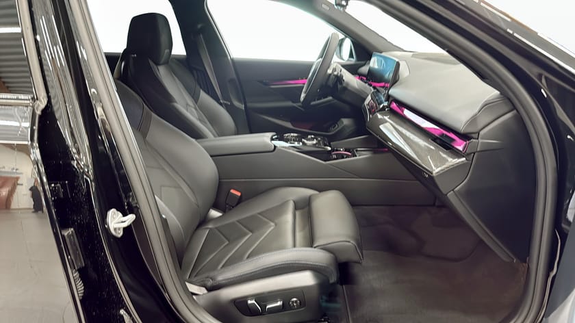 Bild 3 av BMW 550e xDrive Touring M Sport Pro H&K Pano Head-up Comfort Pack