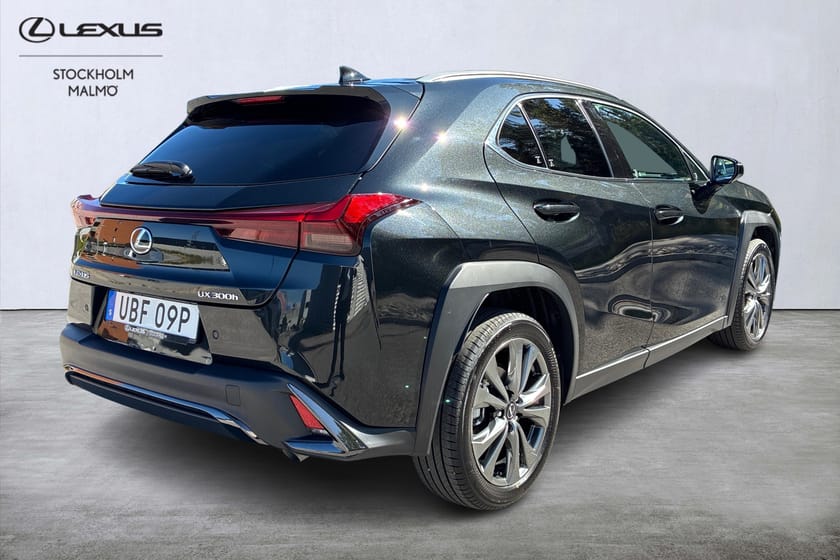 Bild 4 av Lexus UX 300h F sport Design B-kamera Döda vinkel Elbaklucka