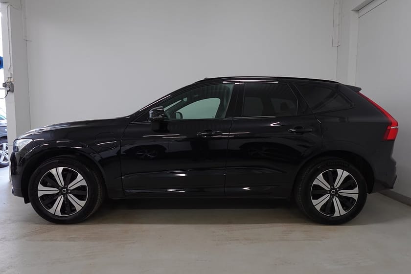 Bild 3 av Volvo XC60 Recharge T6 AWD Plus Dark Edt H/K Drag Pano 360° P-Värm