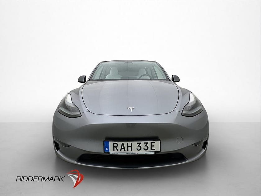 Bild 2 av Tesla Model Y Performance Dragkrok Ljus Interiör Svensksåld