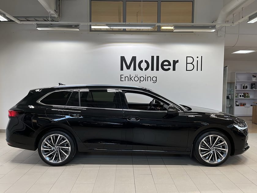 Bild 2 av Škoda Superb iV Kombi Skoda COMBI L&K 1,5 TSI 204hk Dragkrok P-värmare