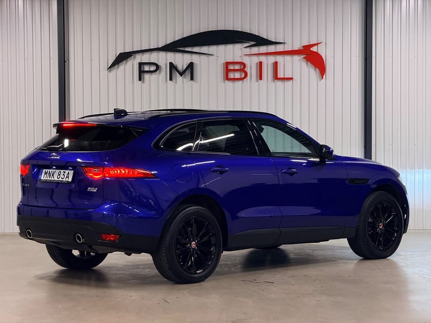 Bild 3 av Jaguar F-Pace 30d AWD 300hk Panorama Värmare Drag Läder S&V-Hjul