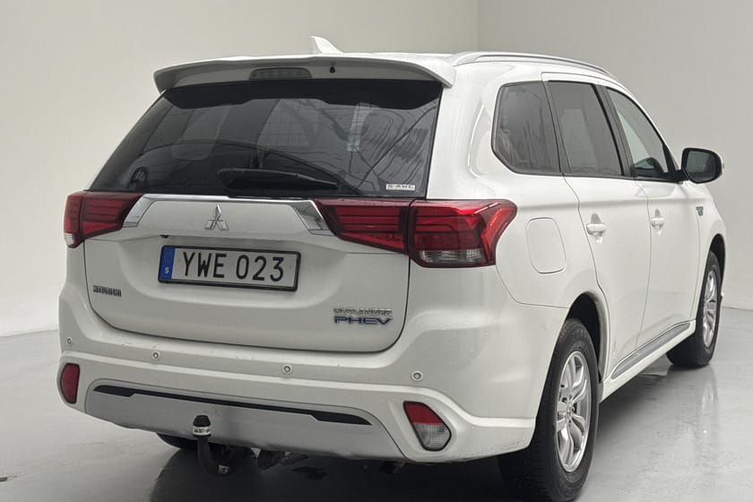Bild 3 av Mitsubishi Outlander PHEV 2.4 Plug-in Hybrid 4WD (136hk) Fleet