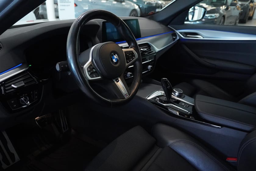Bild 2 av BMW 520d xDrive Touring M-Sport Glastak Drag