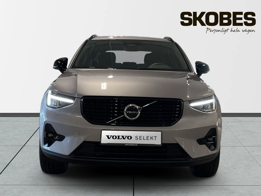 Bild 2 av Volvo XC40 B4 FWD Bensin Plus Dark
