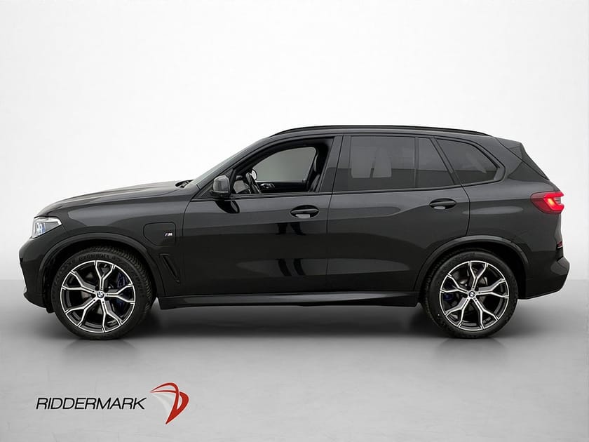 Bild 5 av BMW X5 xDrive45e iPerformance M Sport Skylounge Laser Massage H/K Drag