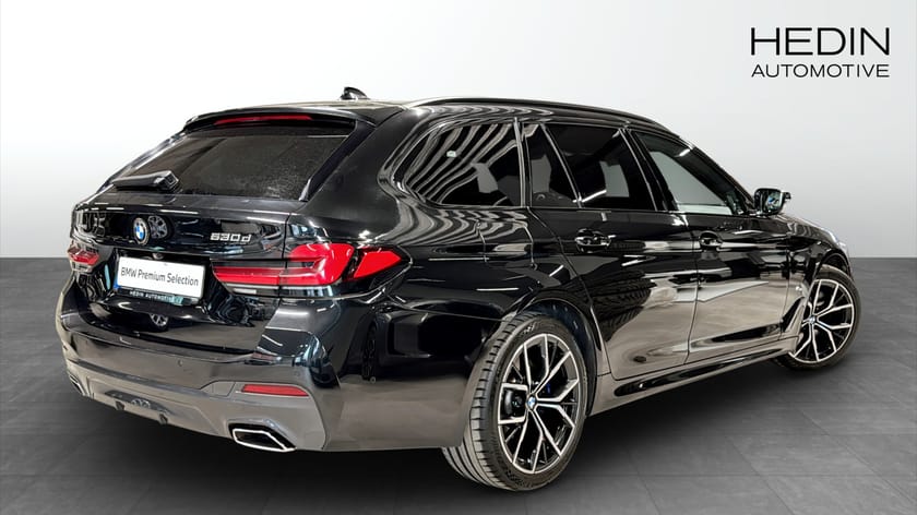 Bild 2 av BMW 530d xDrive Touring M-Sport Innovation Drag Panorama