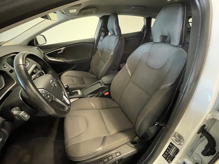 Bild 4 av Volvo V40 Cross Country D3 Adv Edition Drag Nav H/K Backkamera Adaptiv farthållare
