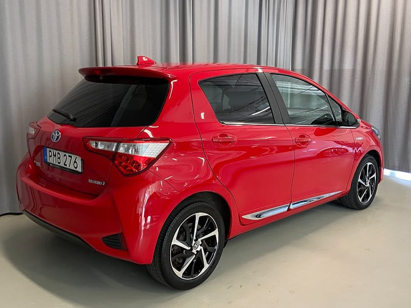 Bild 5 av Toyota Yaris Hybrid 101hk e-CVT Executive Backkamera Keyless