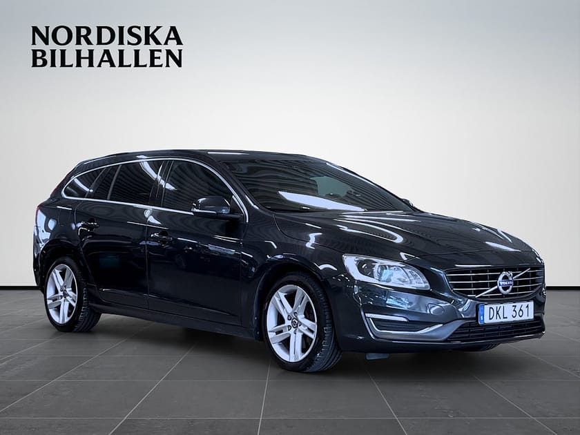 Bild 1 av Volvo V60 D4 AWD Geartronic Momentum Business Edition Drag Harman