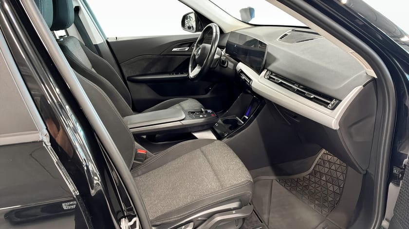 Bild 3 av BMW iX1 xDrive30 Värmare Carplay Dragkrok