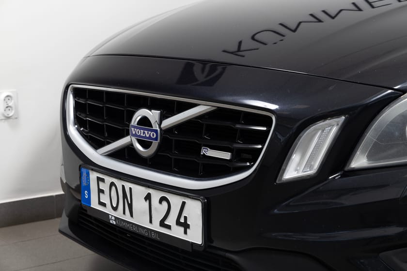 Bild 3 av Volvo S60 D5 Manuell 215hk R-design Läder/18"/El stol/Dragkrok