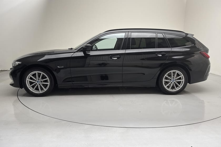 Bild 2 av BMW 330e Touring sDrive LCI, G21 (292hk)