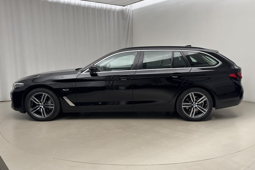 Bild 2 av BMW 530e Touring 530 12kWh 292hk Connected H/K Läder