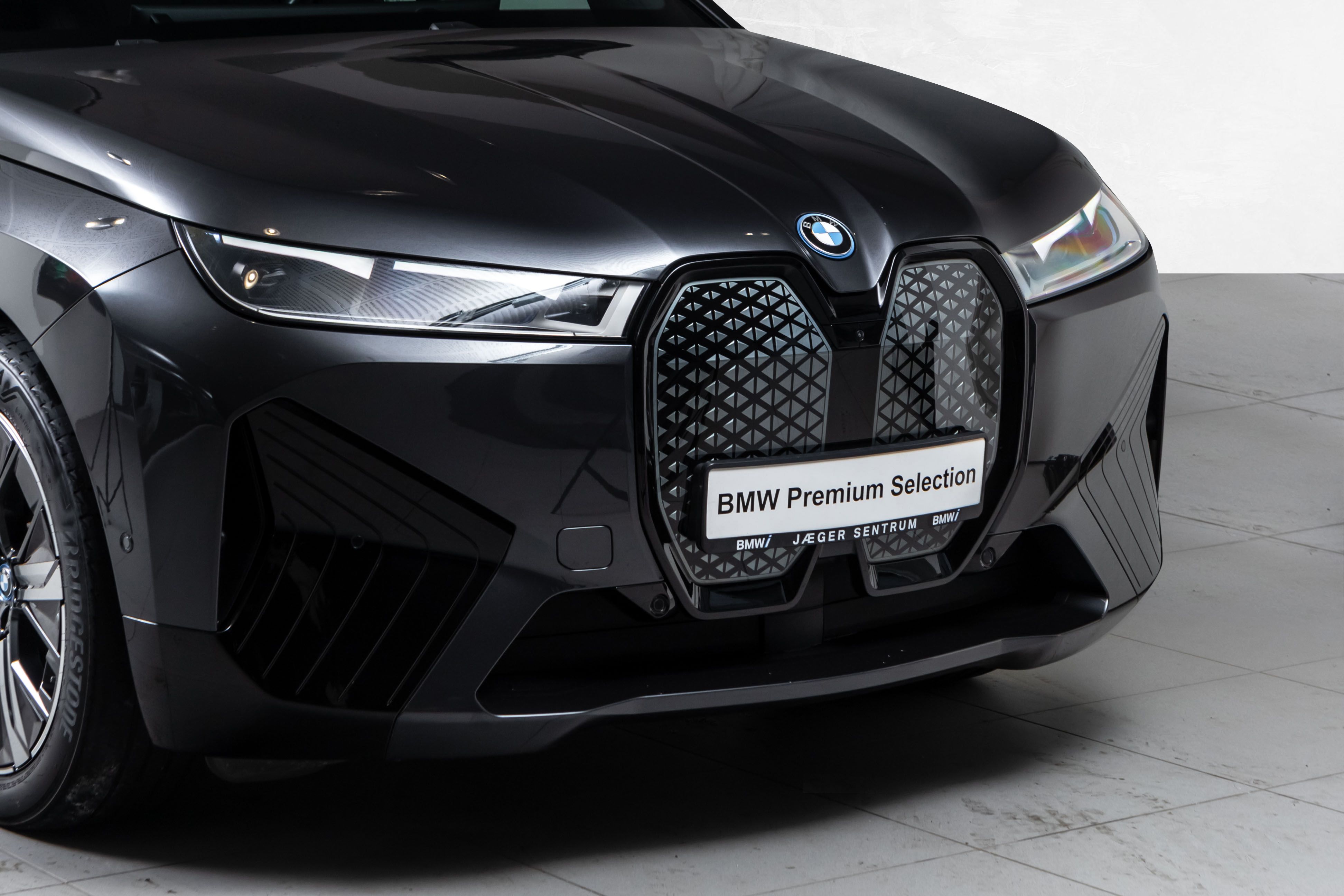 BMW iX xDrive50, 524hp, 2024