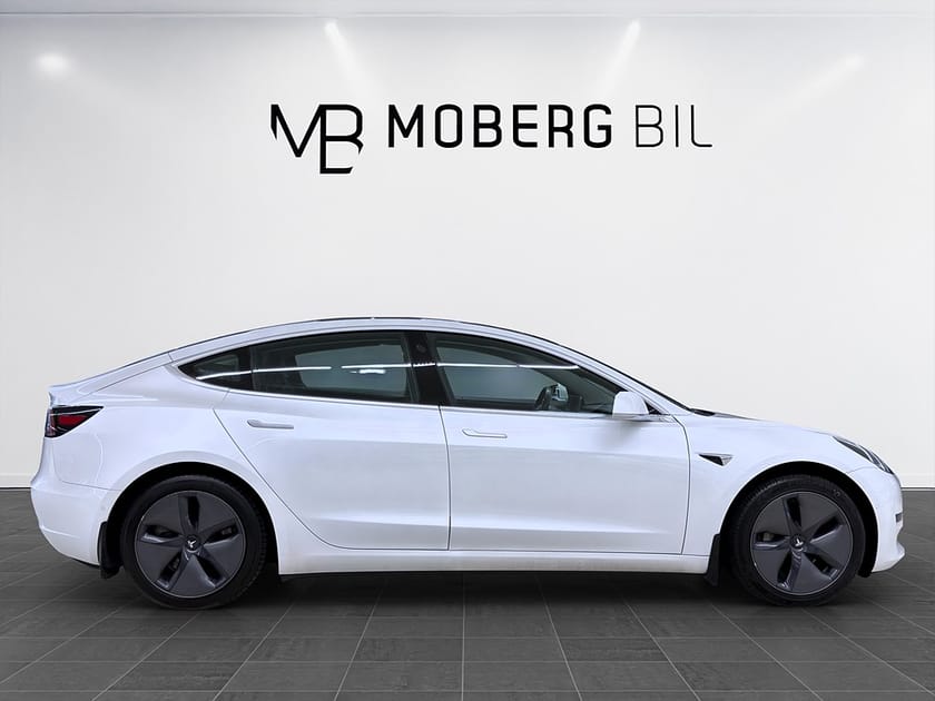 Bild 5 av Tesla Model 3 Standard Range Plus 283hk 2 Års Garanti! B-Kamera