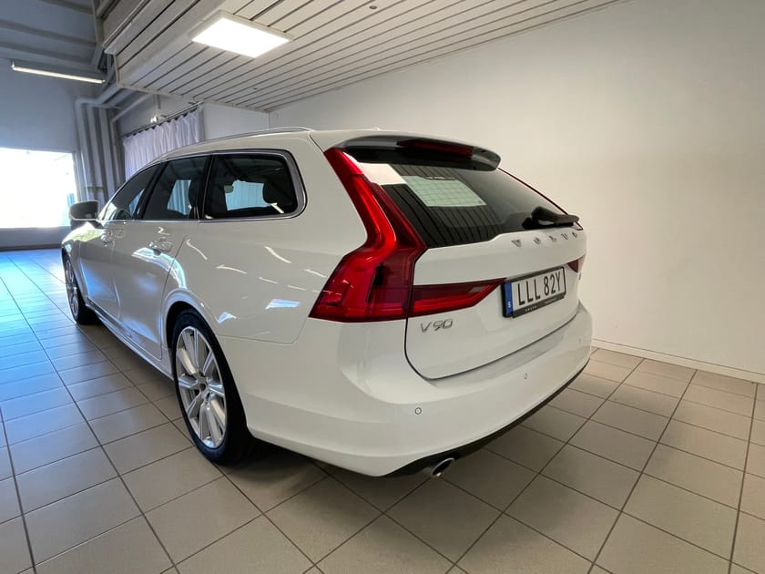 Bild 4 av Volvo V90 D4 Momentum SE II Drag Backkamera Nav