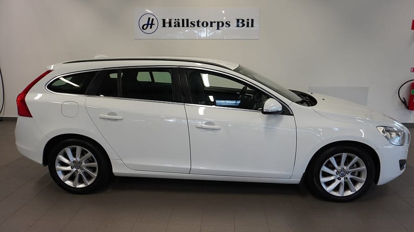 Bild 2 av Volvo V60 D3 Geartronic/Momentum/AUTO/DRAG/PDC/VOC/KEYLESS-START