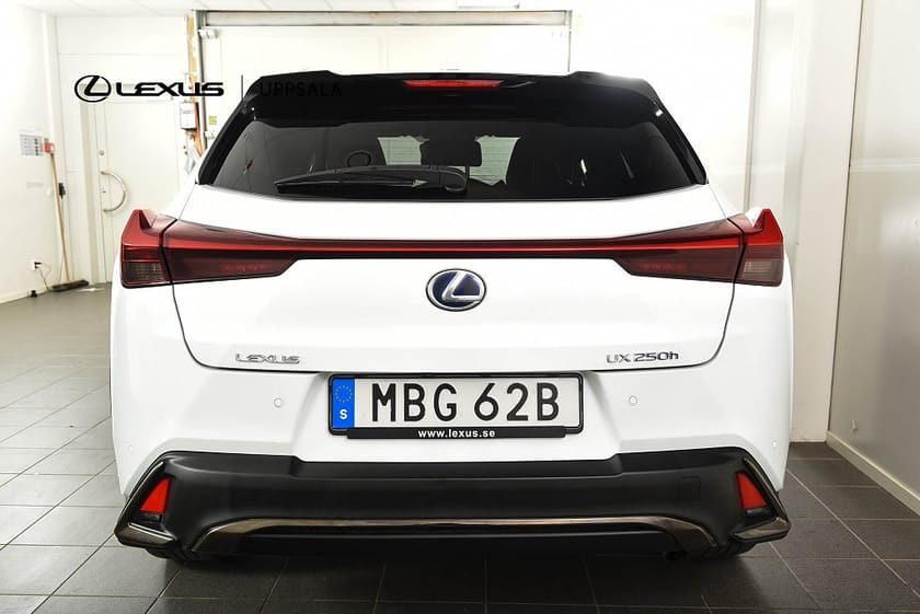 Bild 5 av Lexus UX 250h E-Four F SPORT S AWD Mark Levinson Navi 360-Kamera